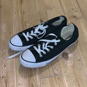 Black Converse Sz 10 (Women’s)